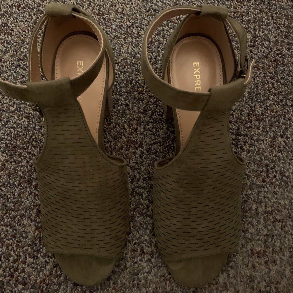 Dark green express bootie heels